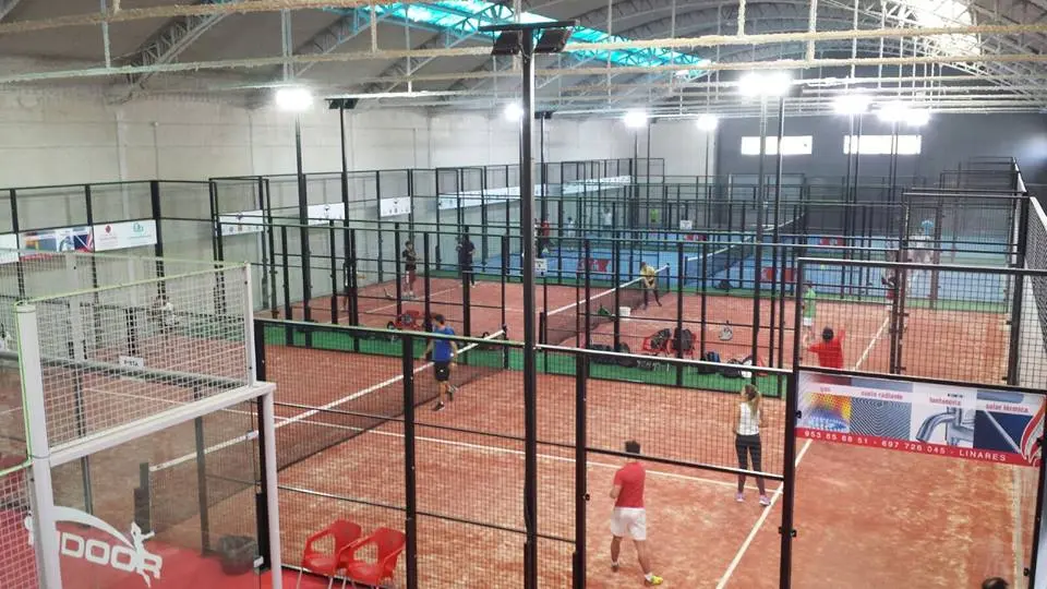 Padel Indoor Linares — instalación deportiva