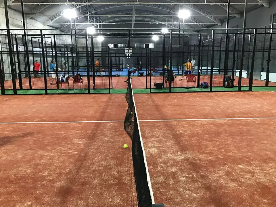 Padel Indoor Linares — instalación deportiva