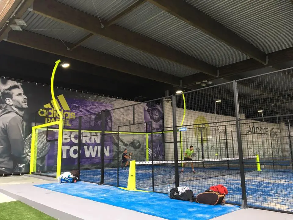 UP Padel Indoor Badalona — instalación deportiva