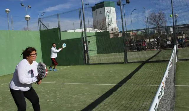 Pistas Pádel Indoor Quer — instalación deportiva