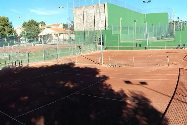 Club de Tenis y Padel Naquera — instalación deportiva