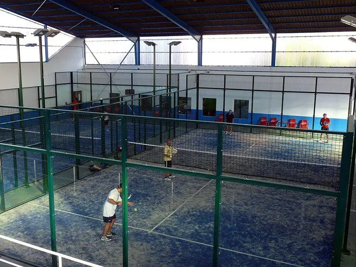 School Padel Center Pontevedra — instalación deportiva