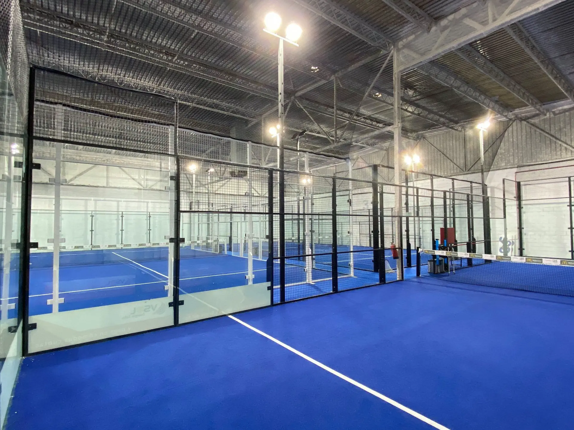 Iron Padel Indoor Sevilla — instalación deportiva