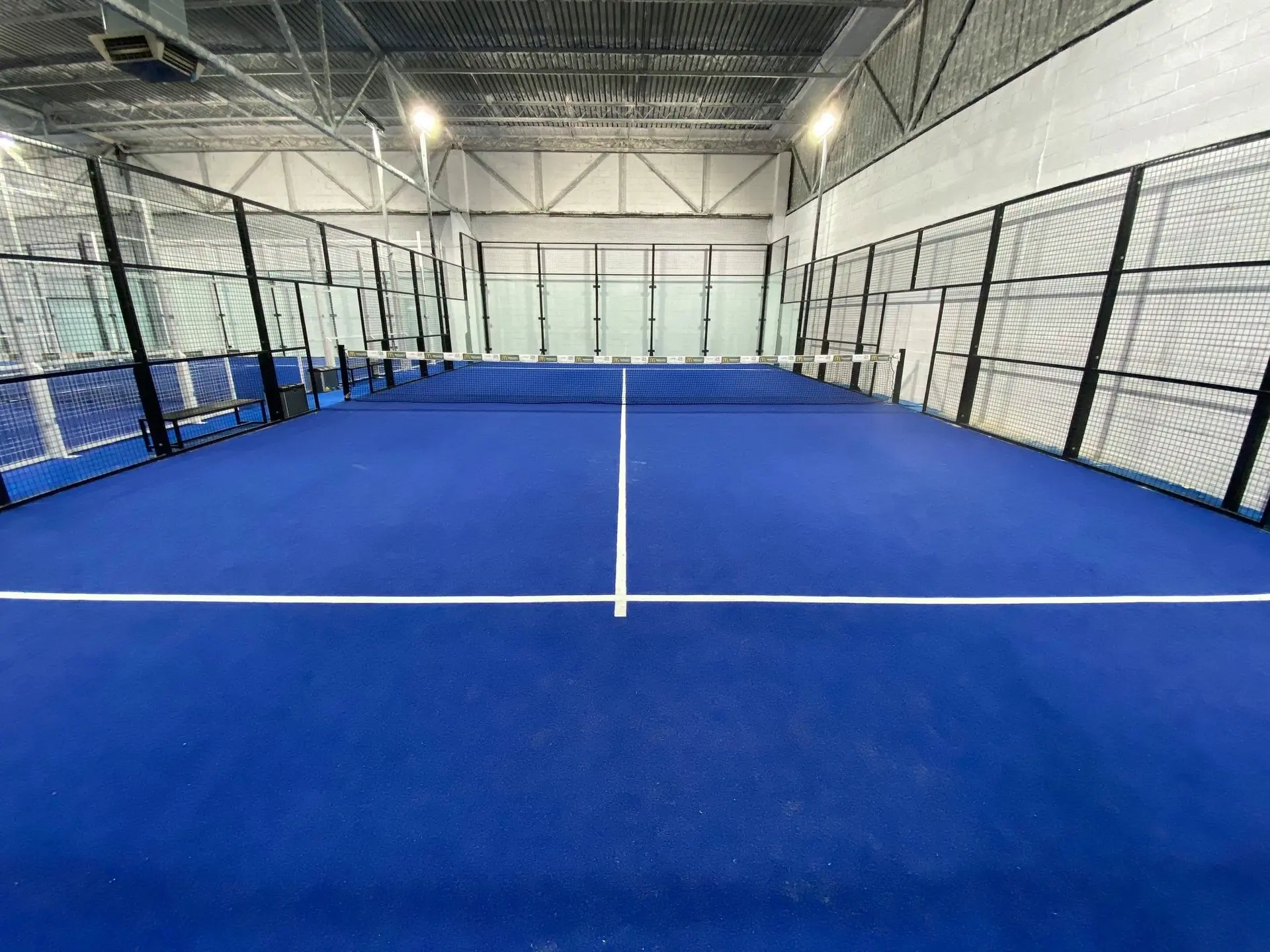 Iron Padel Indoor Sevilla — instalación deportiva