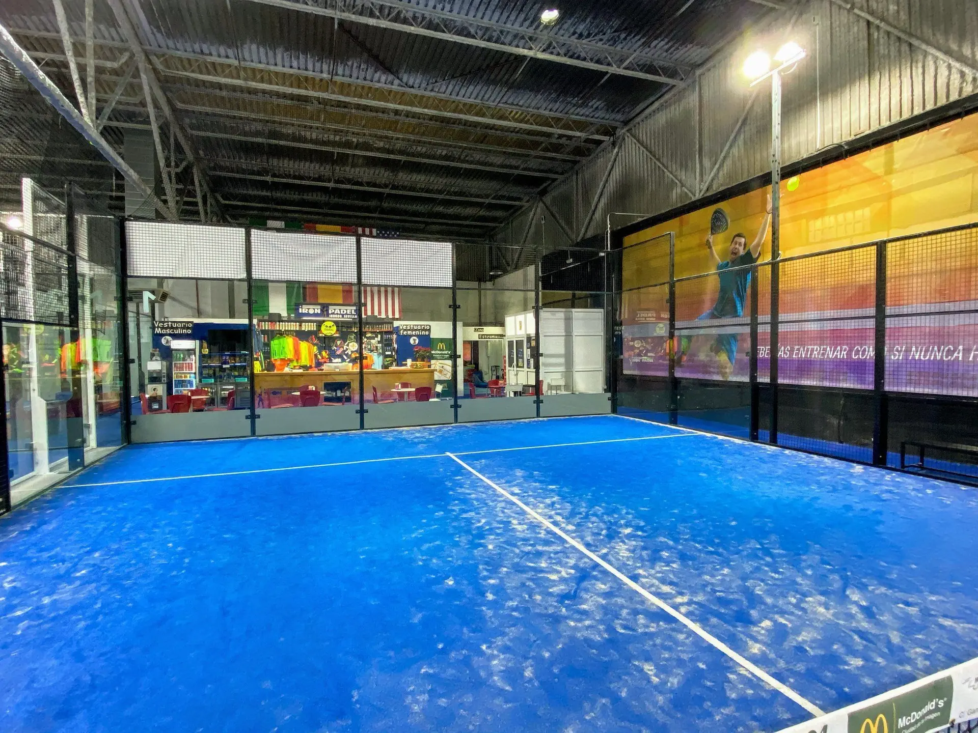 Iron Padel Indoor Sevilla — instalación deportiva