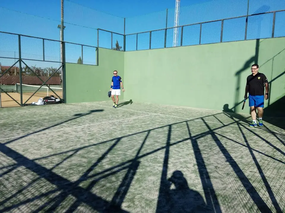 Padel y Tenis La Dehesilla — instalación deportiva