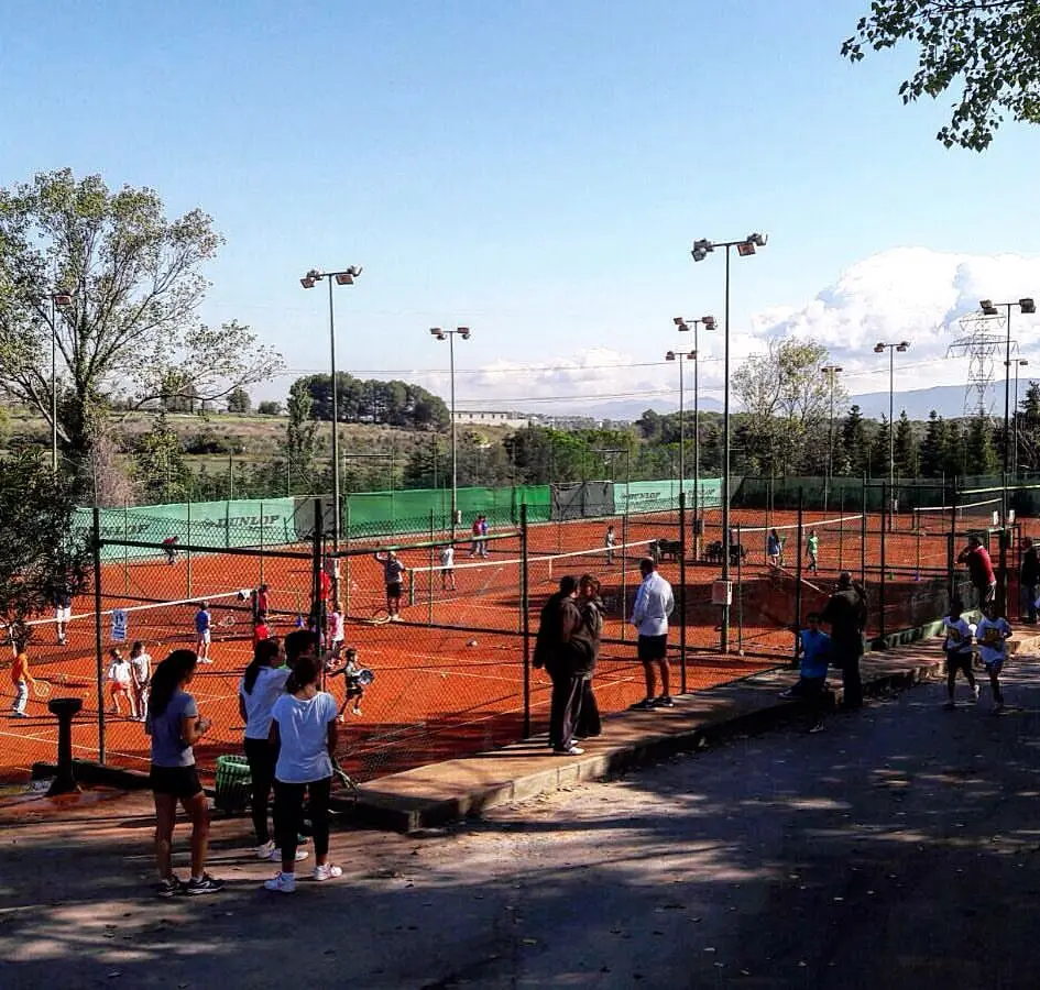 Set Ball Tennis — instalación deportiva