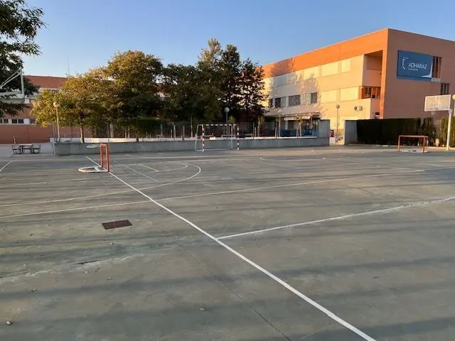 Padel Colegio Adharaz-Altasierra — instalación deportiva