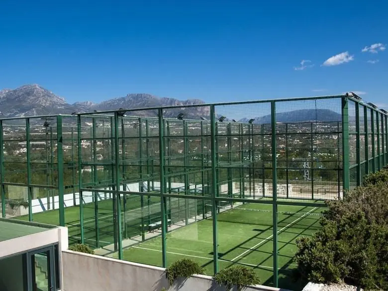 Padel 04 — instalación deportiva