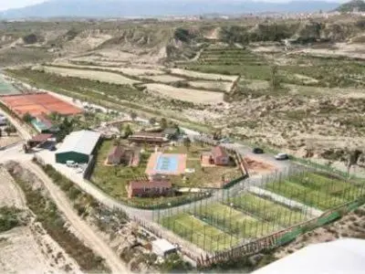 Club de tenis y pádel Indalo — instalación deportiva