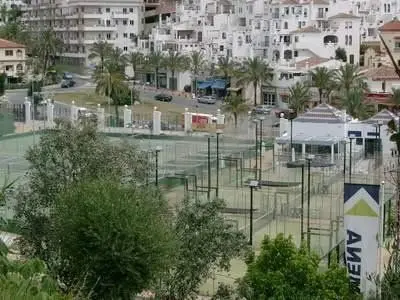 Merlin Club de raqueta Benalmádena — instalación deportiva