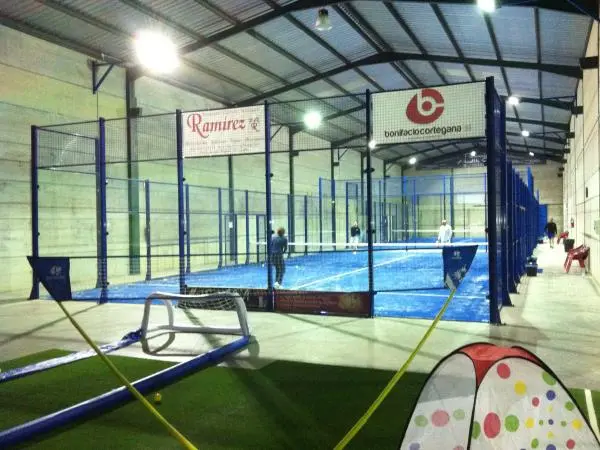 Padel Indoor 5.1 — instalación deportiva