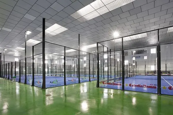 Padel indoor Granollers — instalación deportiva