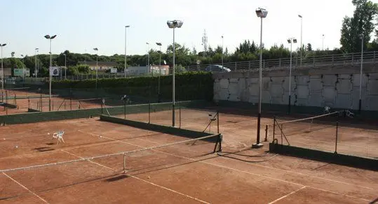 Tenis Pineda — instalación deportiva