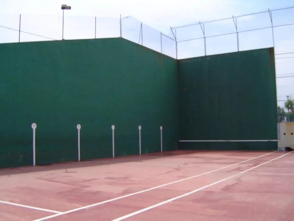 Tenis Pineda — instalación deportiva