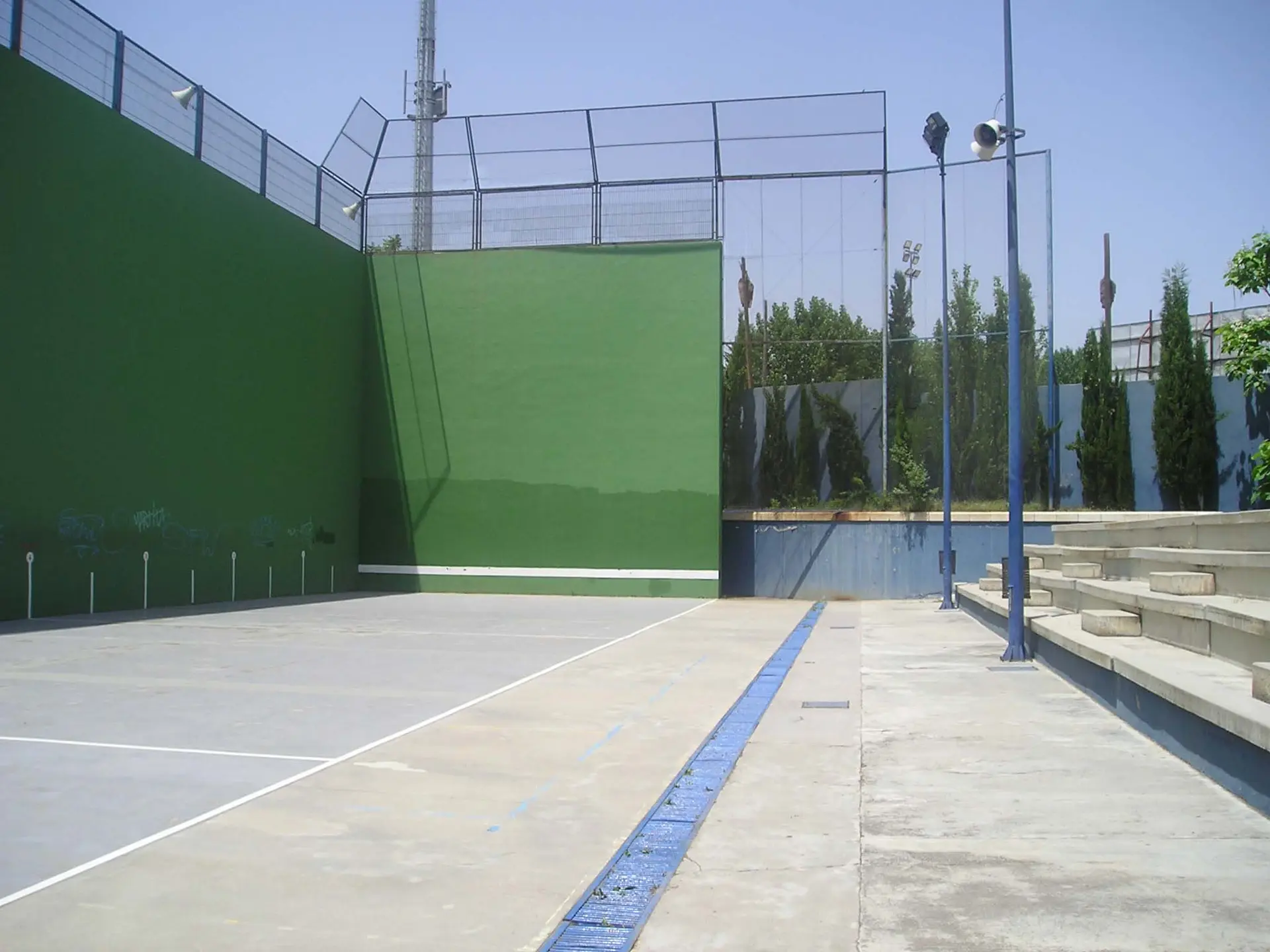 Centro Deportivo Municipal La Mina — instalación deportiva