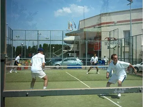Club Tenisquash — instalación deportiva