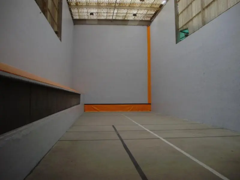 Trinkete y Padel Ibaeta — instalación deportiva