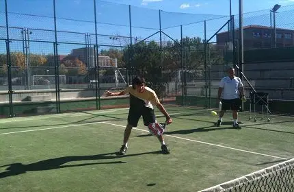 Padel Brains — instalación deportiva