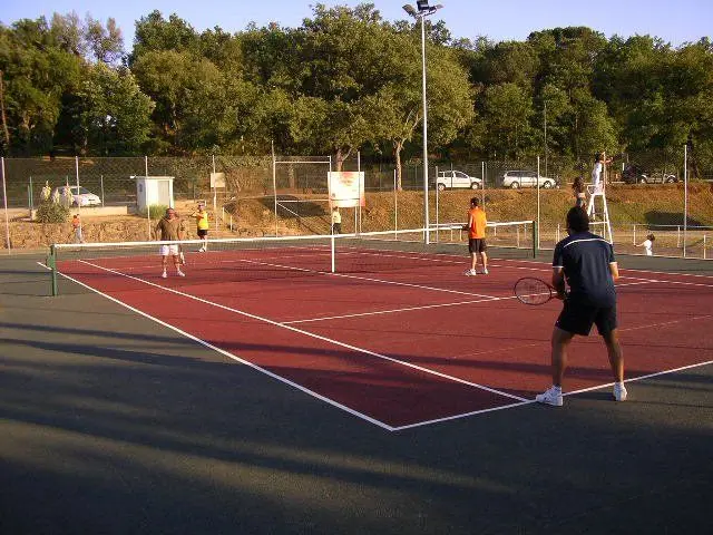 Club de Tennis Caldes — instalación deportiva