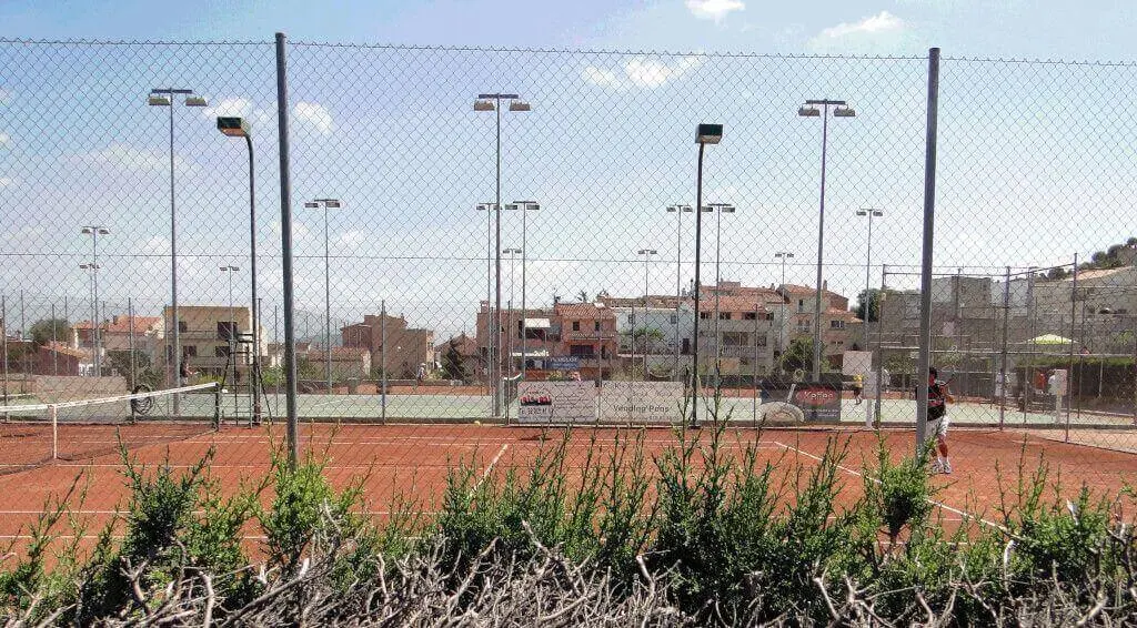 Club Les Moreres Montbui — instalación deportiva