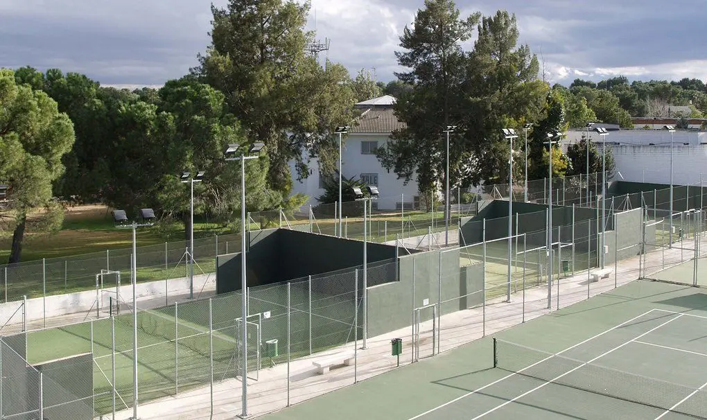 Iale Sport Centre — instalación deportiva