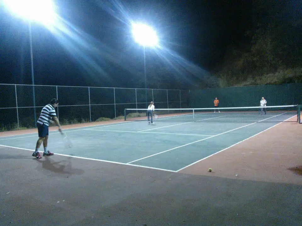 Serprotenis — instalación deportiva