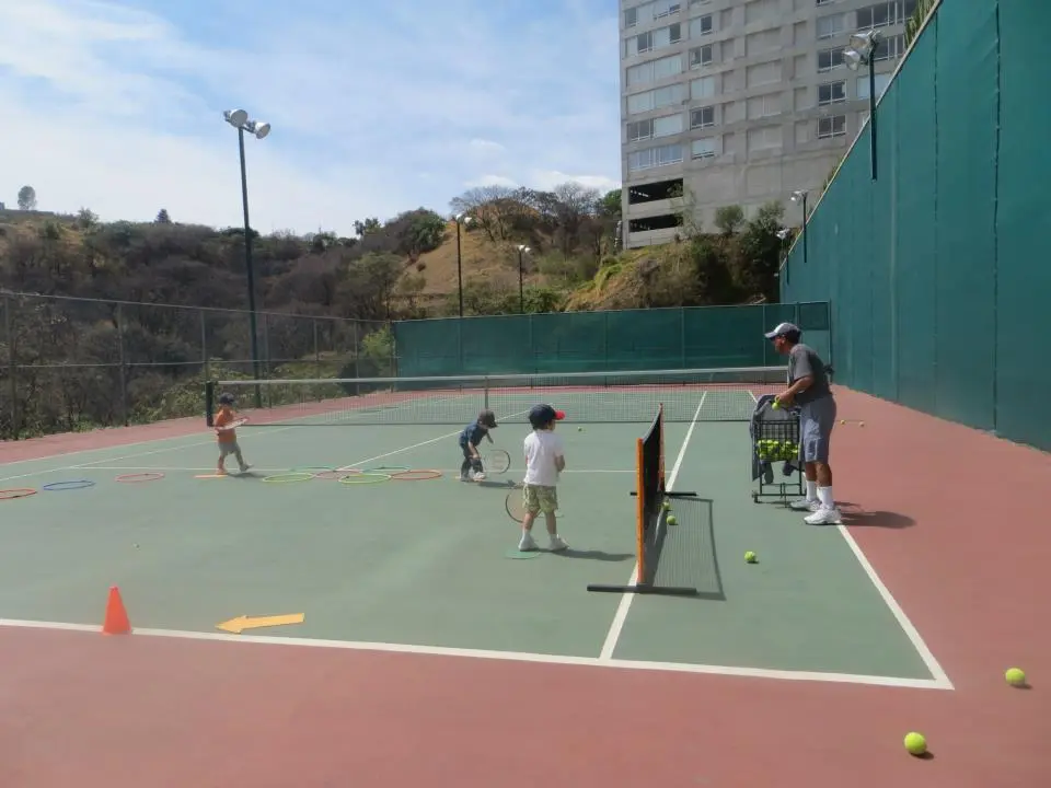 Serprotenis — instalación deportiva