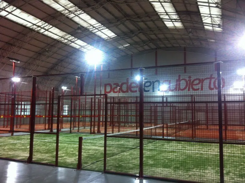 Padel en Cubierto Burgos — instalación deportiva