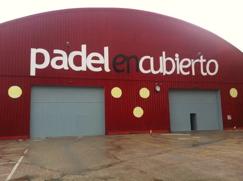 Padel en Cubierto Burgos — instalación deportiva
